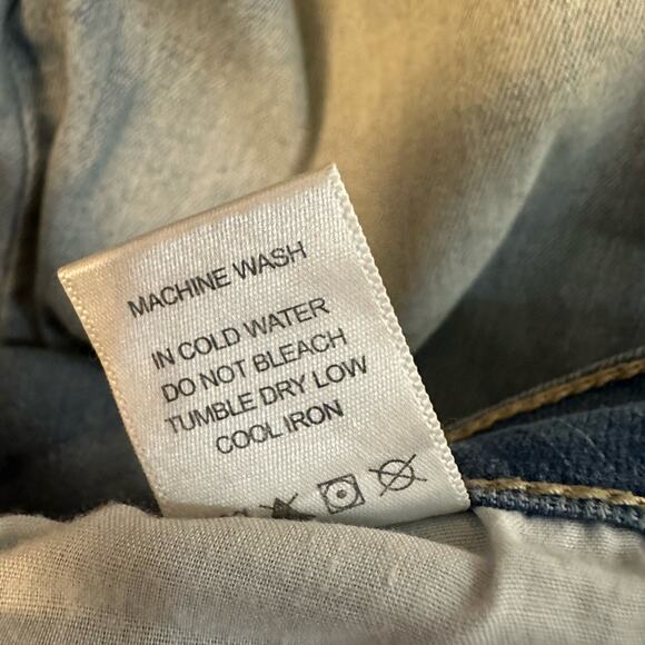 Judy Blue Cropped Fit Distressed Light Wash Jeans JB8295LT Size 1XL - Picture 7 of 7